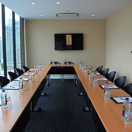 Ramada By Wyndham Bangkok Sukhumvit 11 Hotel Buitenkant foto