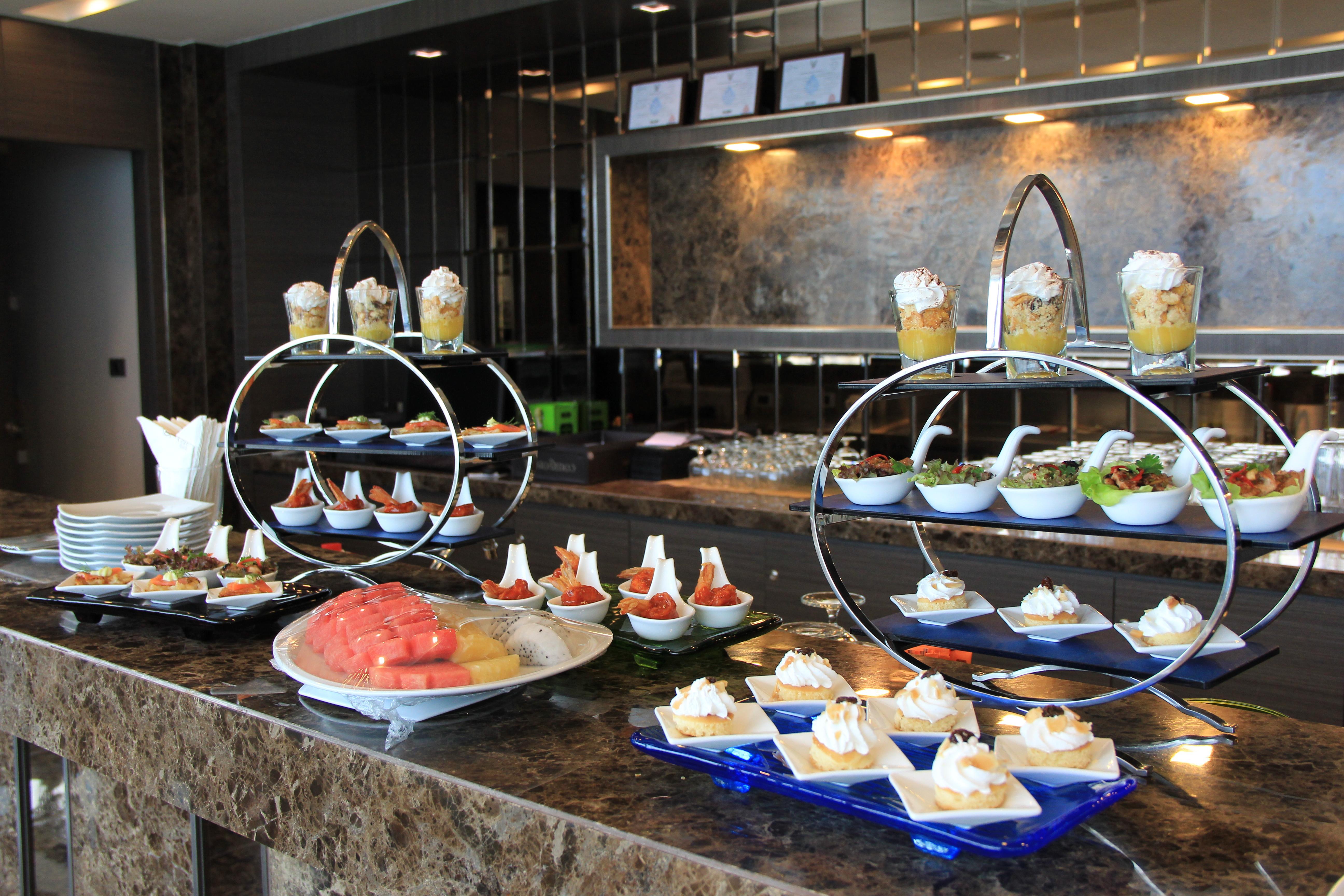 Ramada By Wyndham Bangkok Sukhumvit 11 Hotel Buitenkant foto