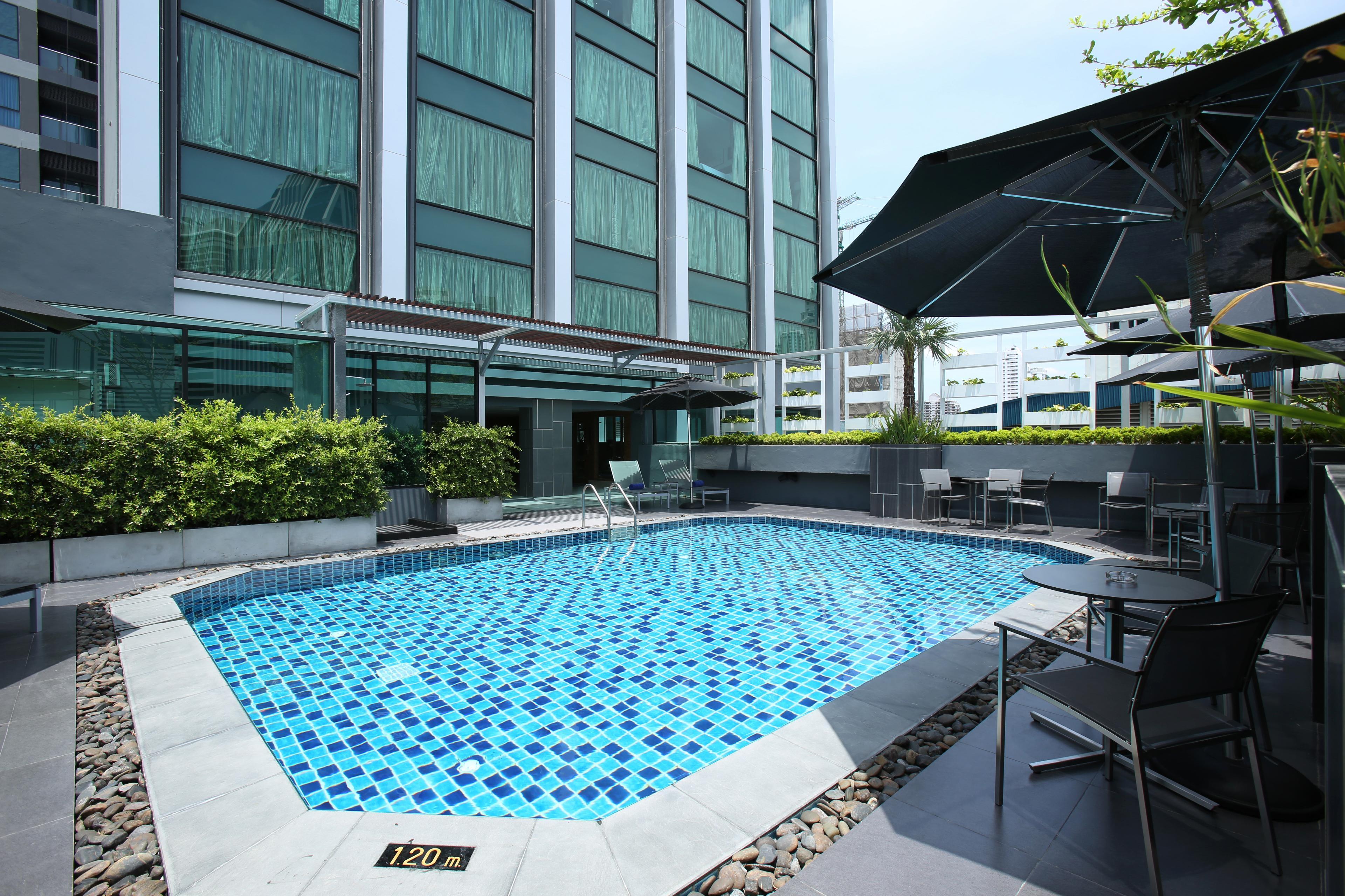 Ramada By Wyndham Bangkok Sukhumvit 11 Hotel Buitenkant foto
