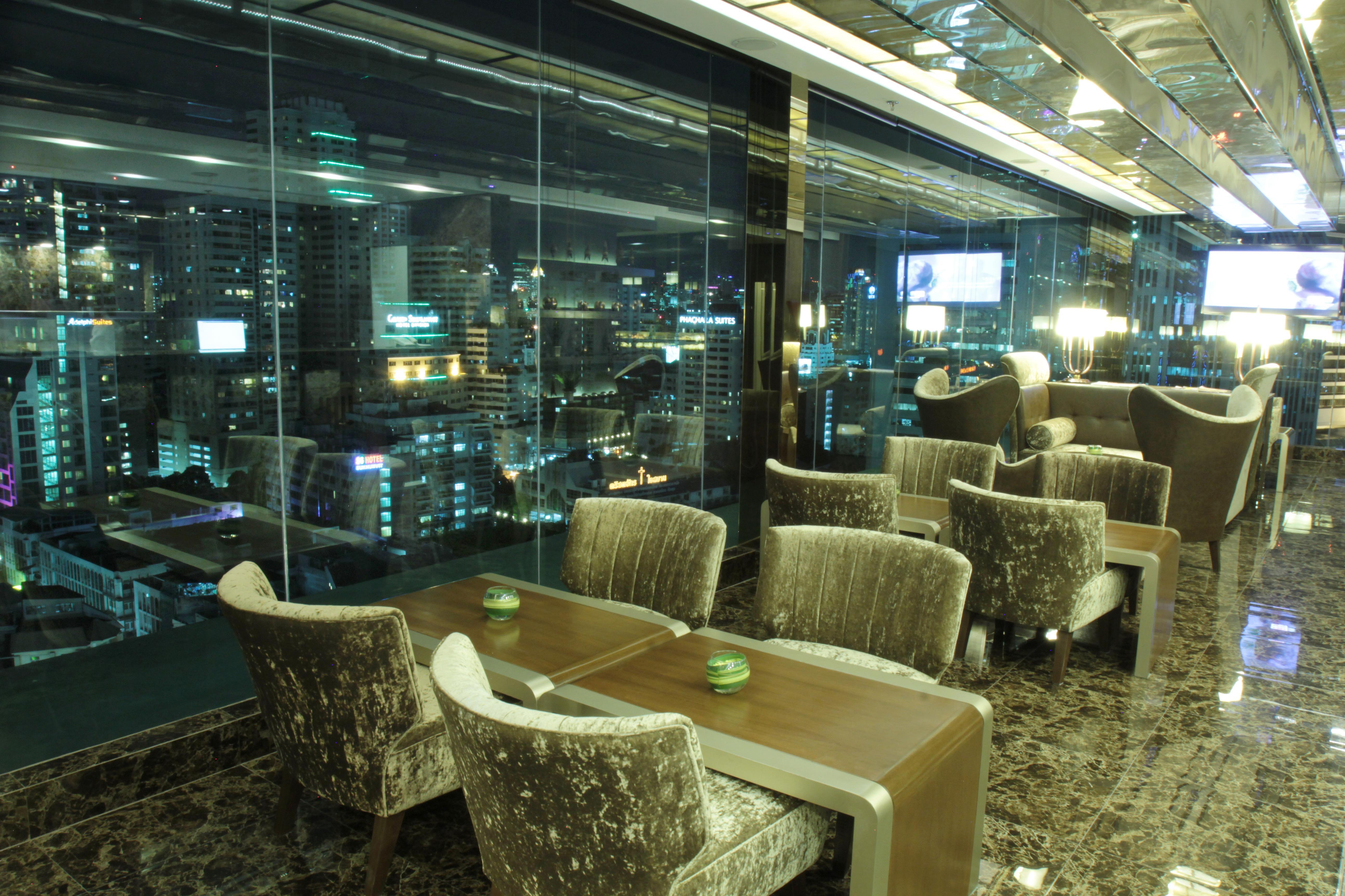 Ramada By Wyndham Bangkok Sukhumvit 11 Hotel Buitenkant foto