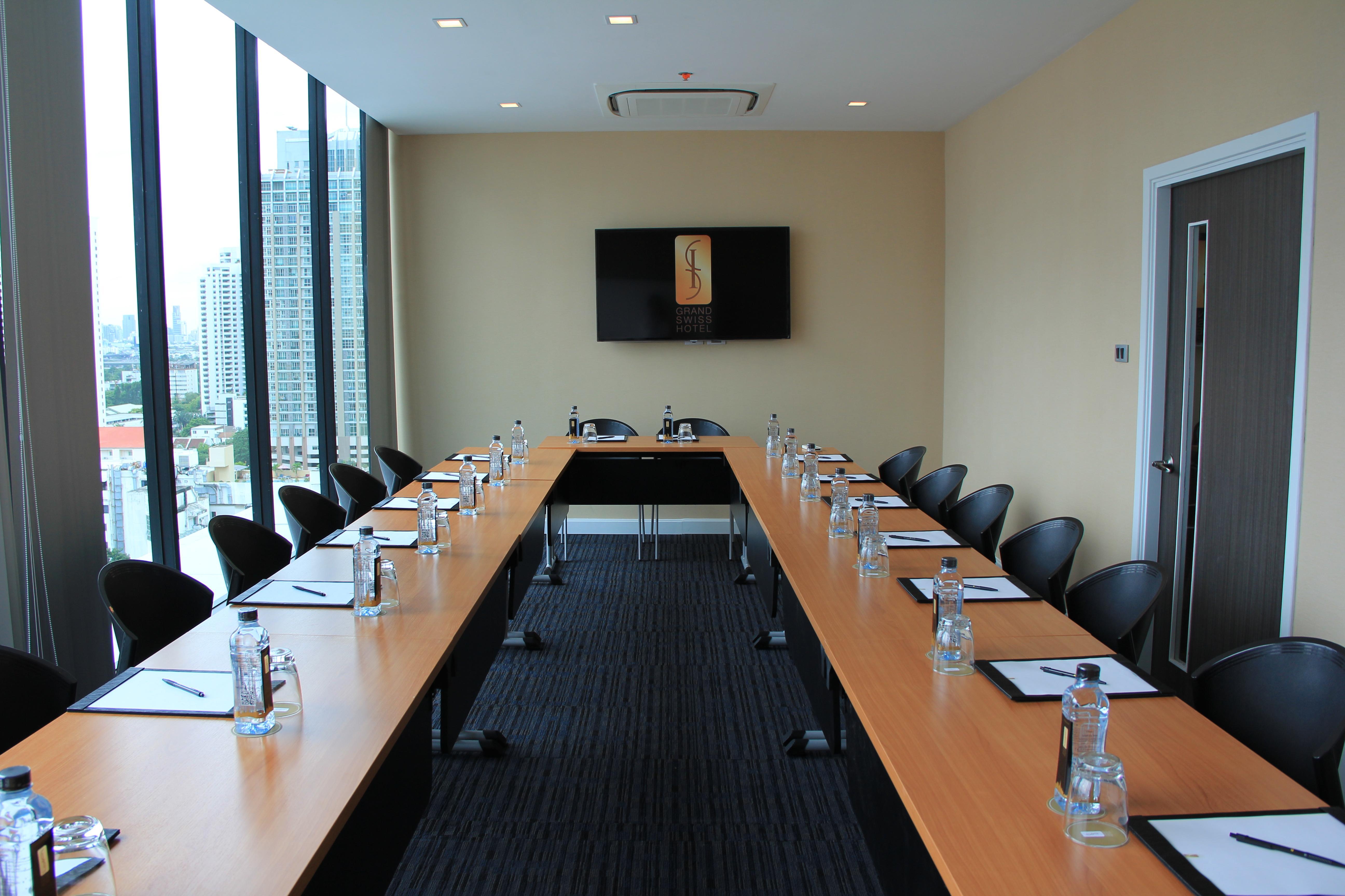 Ramada By Wyndham Bangkok Sukhumvit 11 Hotel Buitenkant foto