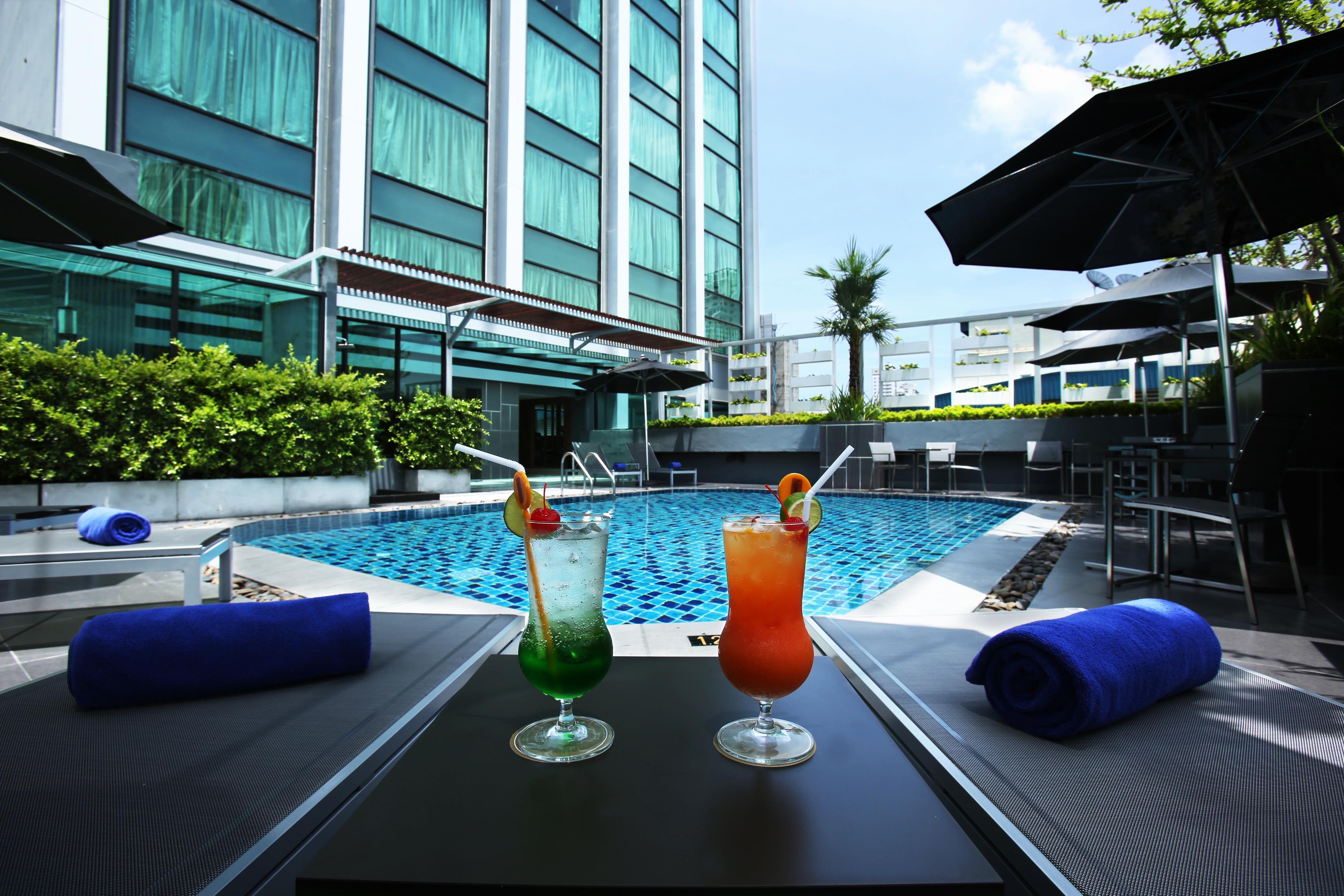 Ramada By Wyndham Bangkok Sukhumvit 11 Hotel Buitenkant foto