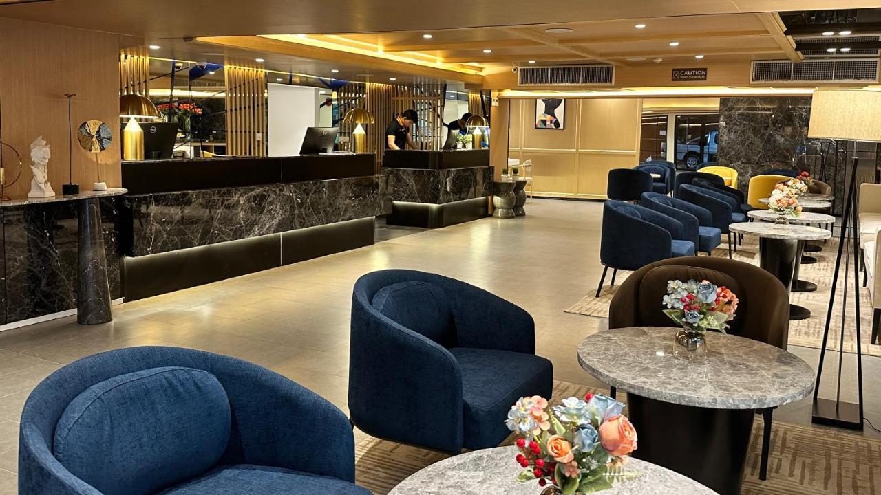Ramada By Wyndham Bangkok Sukhumvit 11 Hotel Buitenkant foto