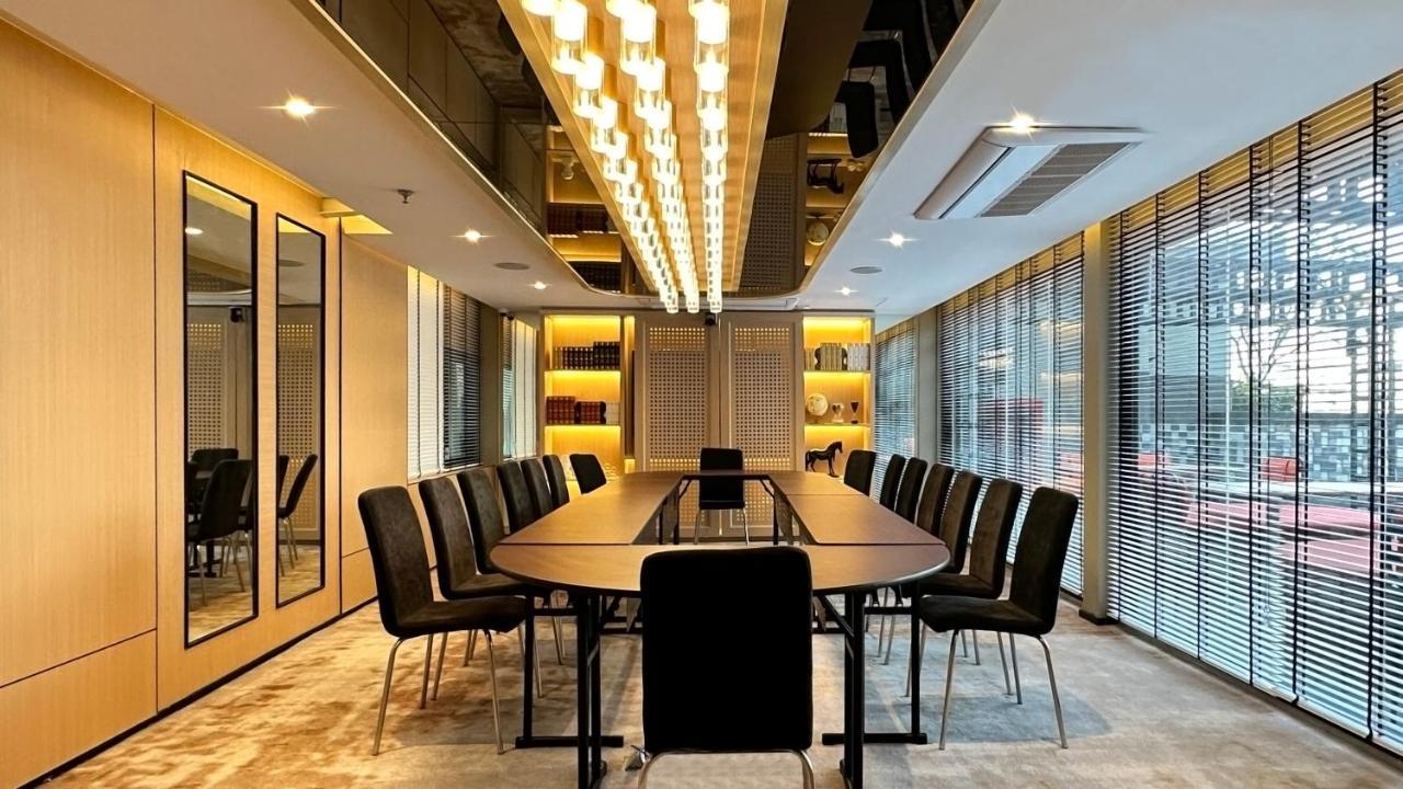 Ramada By Wyndham Bangkok Sukhumvit 11 Hotel Buitenkant foto