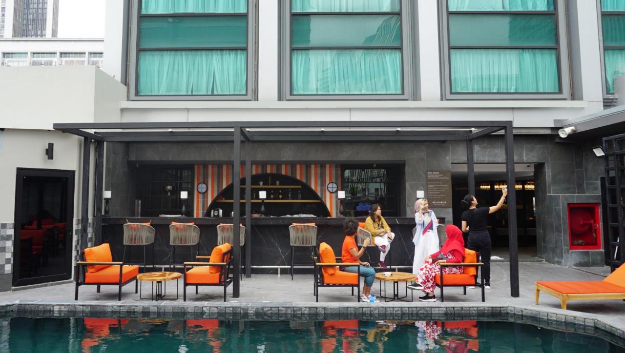 Ramada By Wyndham Bangkok Sukhumvit 11 Hotel Buitenkant foto
