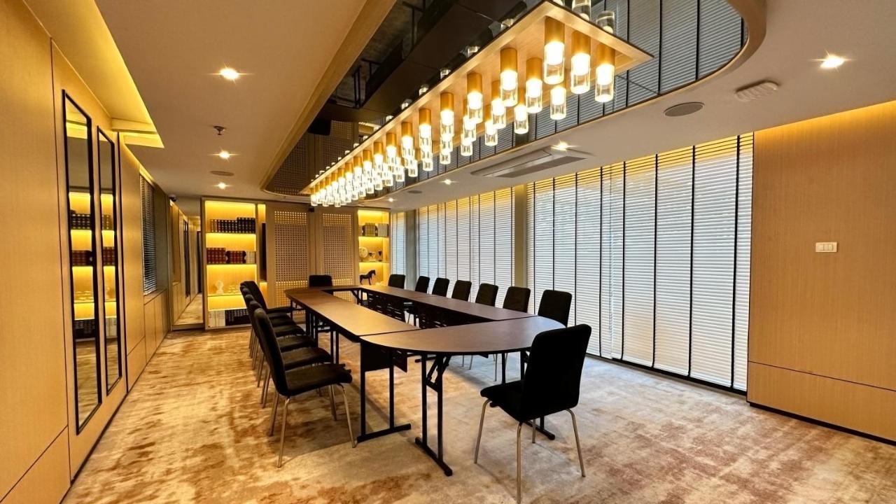 Ramada By Wyndham Bangkok Sukhumvit 11 Hotel Buitenkant foto