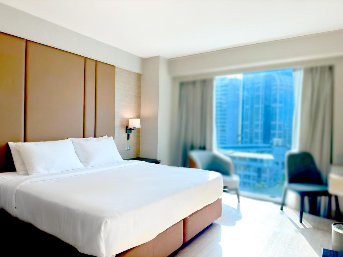 Ramada By Wyndham Bangkok Sukhumvit 11 Hotel Buitenkant foto