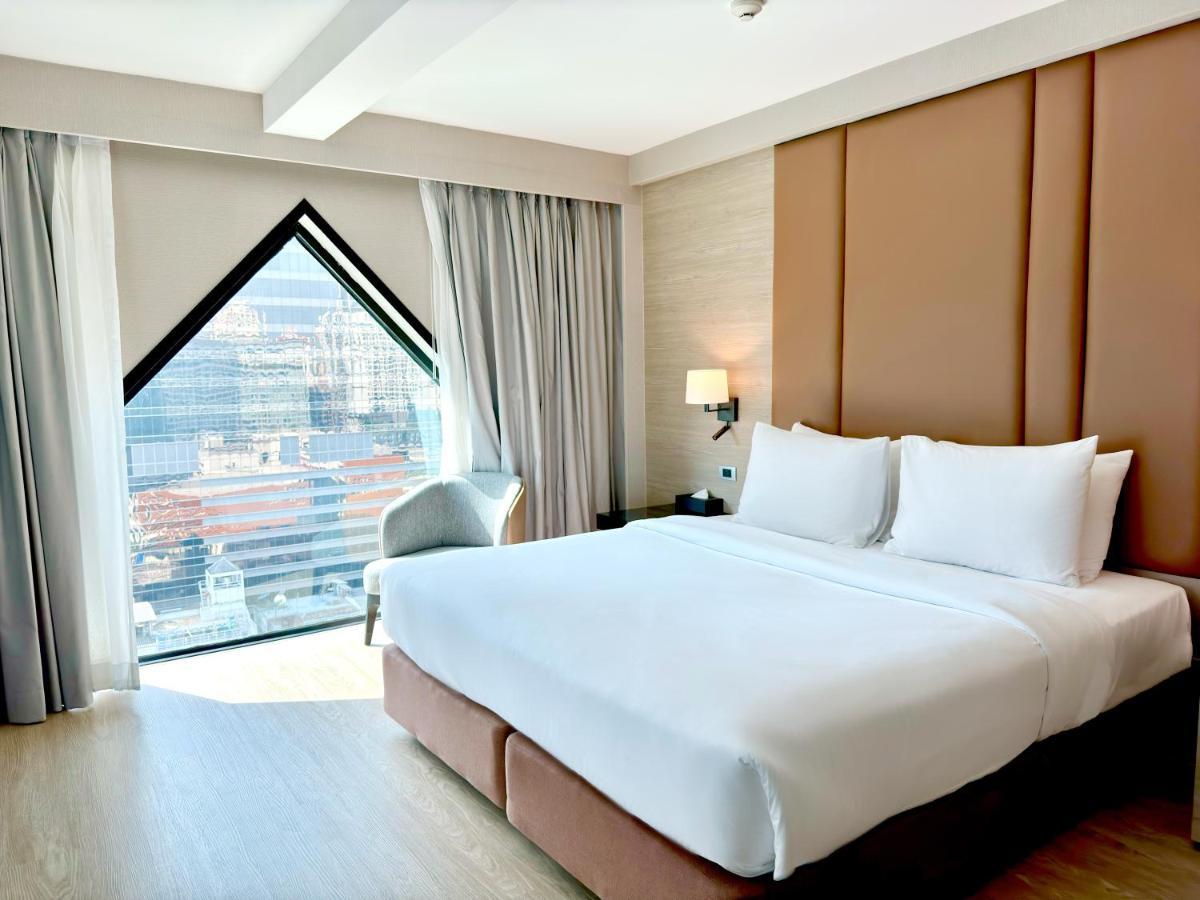 Ramada By Wyndham Bangkok Sukhumvit 11 Hotel Buitenkant foto