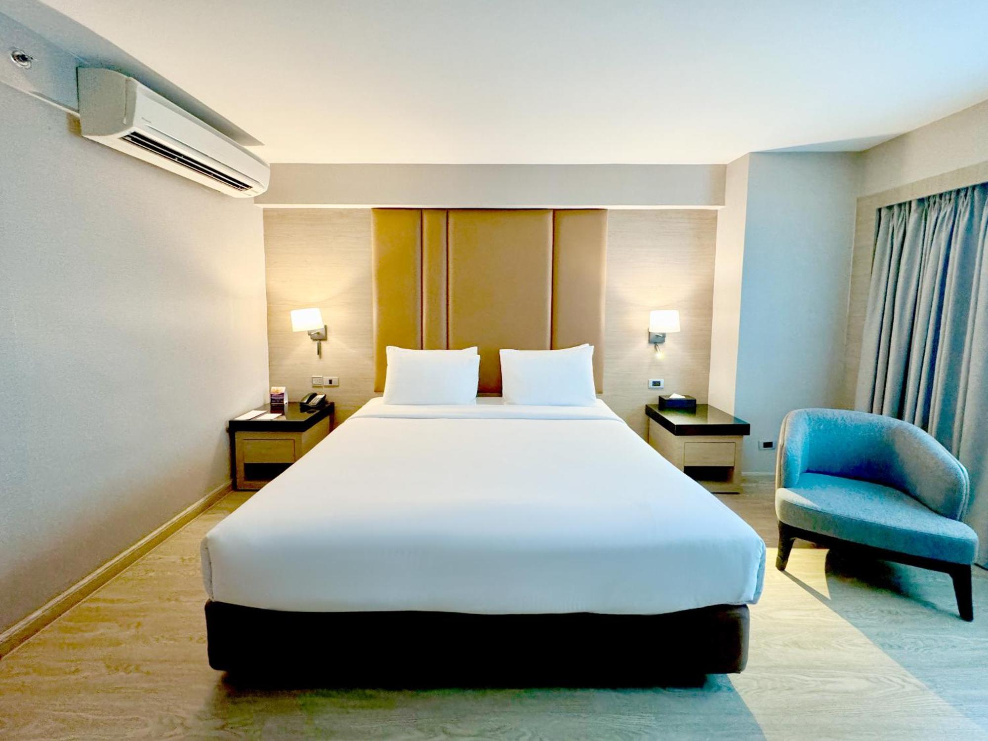 Ramada By Wyndham Bangkok Sukhumvit 11 Hotel Buitenkant foto