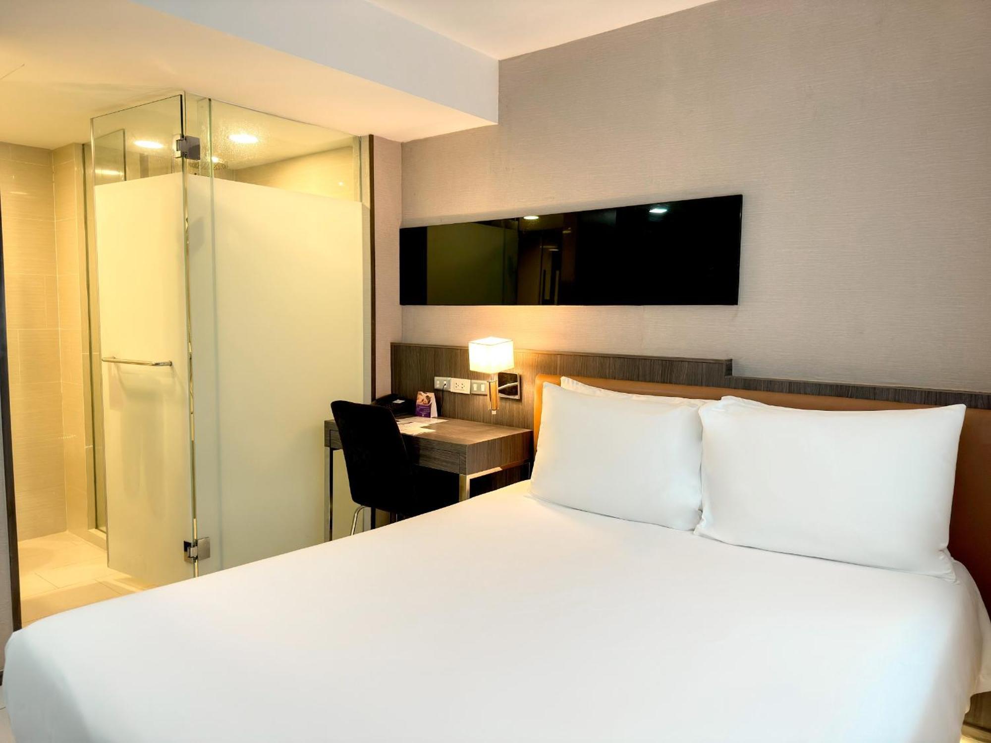 Ramada By Wyndham Bangkok Sukhumvit 11 Hotel Buitenkant foto