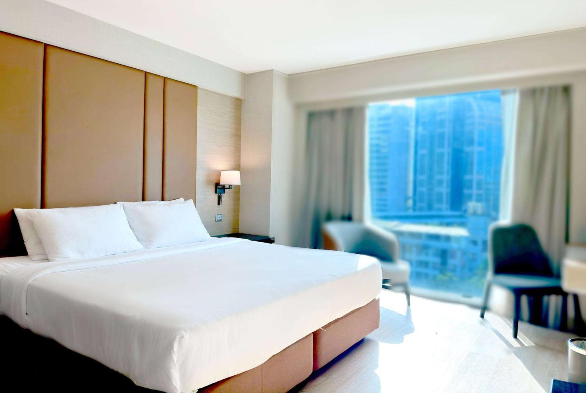 Ramada By Wyndham Bangkok Sukhumvit 11 Hotel Buitenkant foto