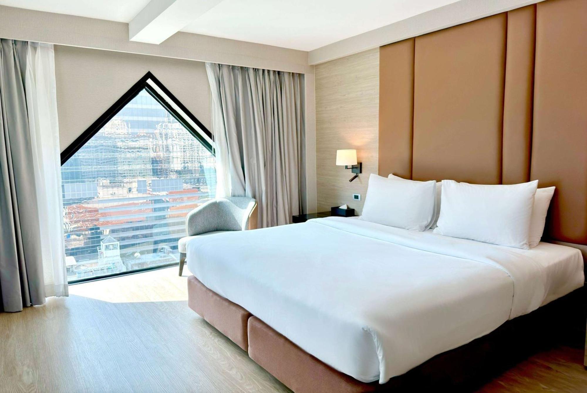 Ramada By Wyndham Bangkok Sukhumvit 11 Hotel Buitenkant foto