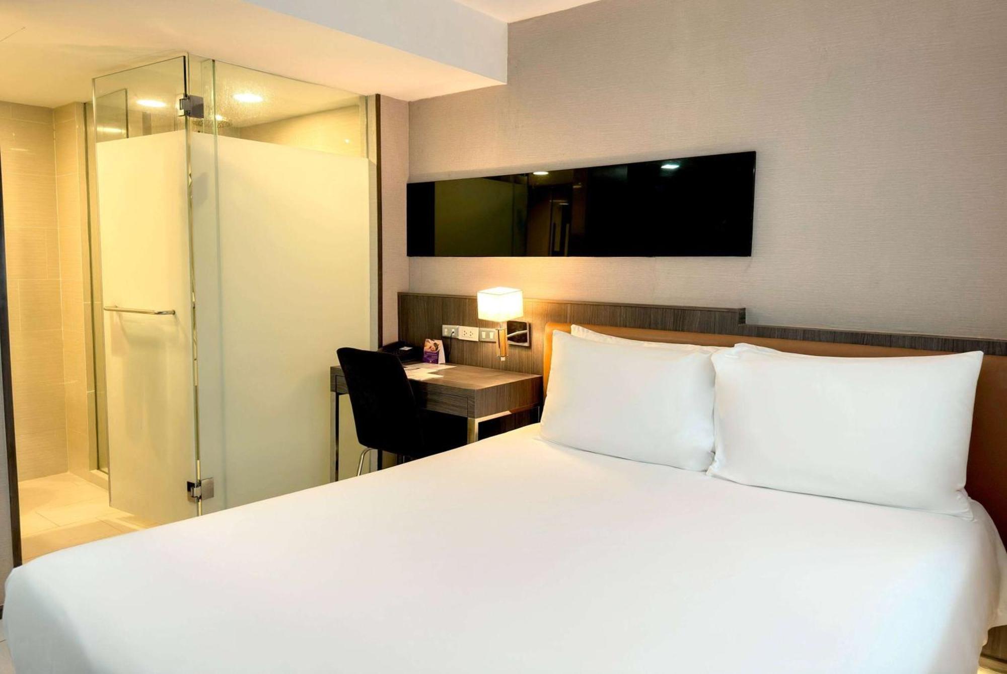 Ramada By Wyndham Bangkok Sukhumvit 11 Hotel Buitenkant foto