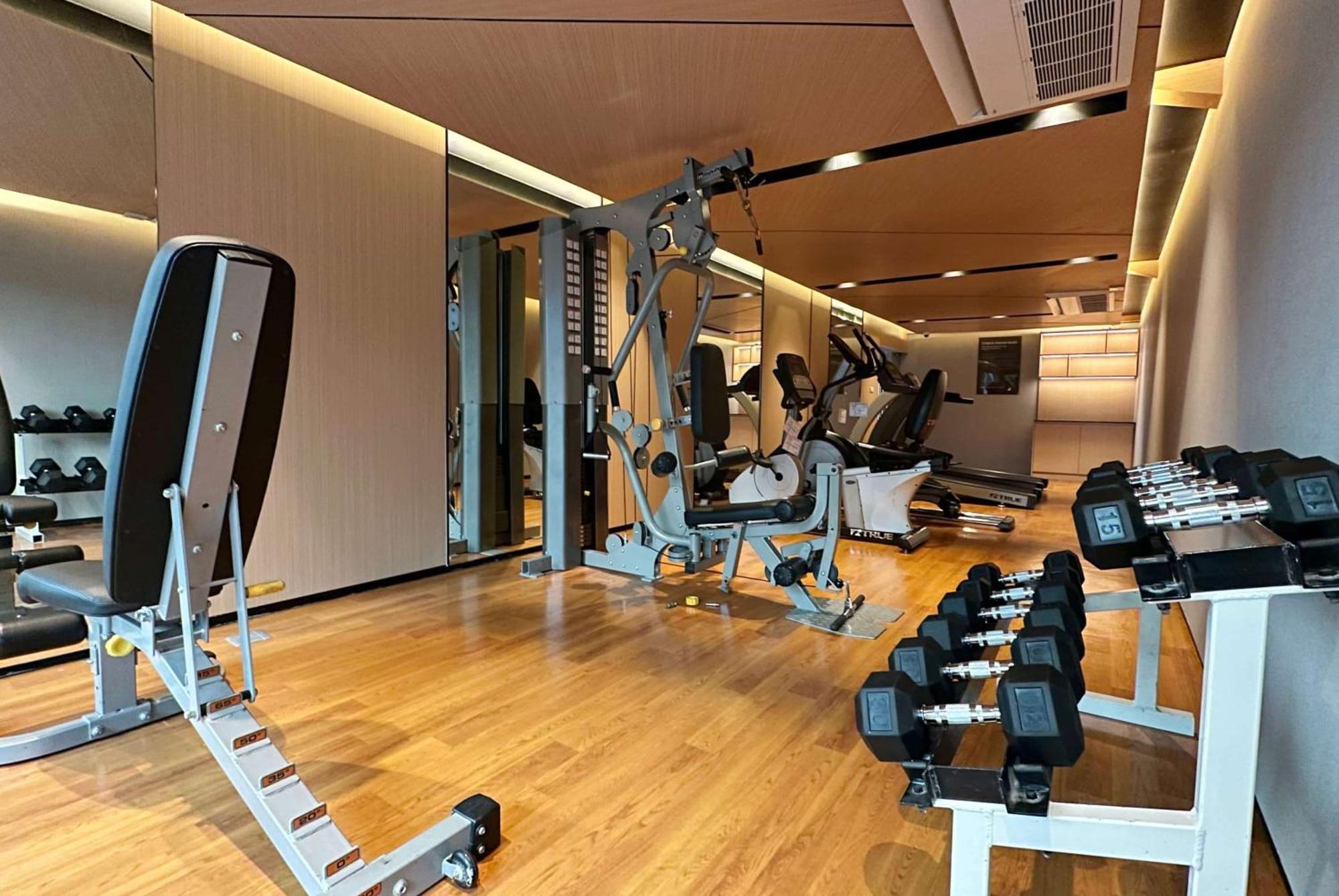 Ramada By Wyndham Bangkok Sukhumvit 11 Hotel Buitenkant foto